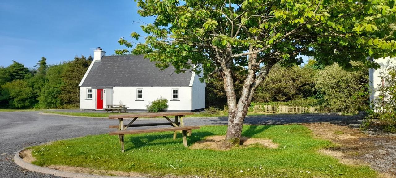 Louisburgh Cottages Eksteriør bilde